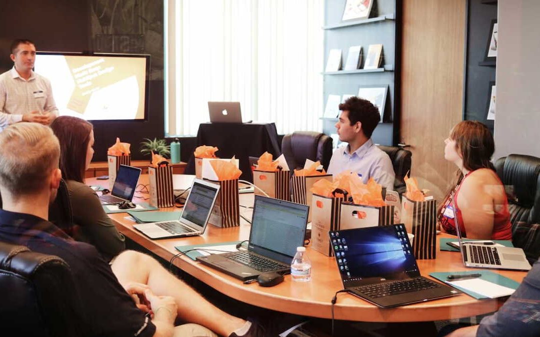 Impact de l’IA sur l’emploi : Les jeunes de moins de 25 ans en première ligne