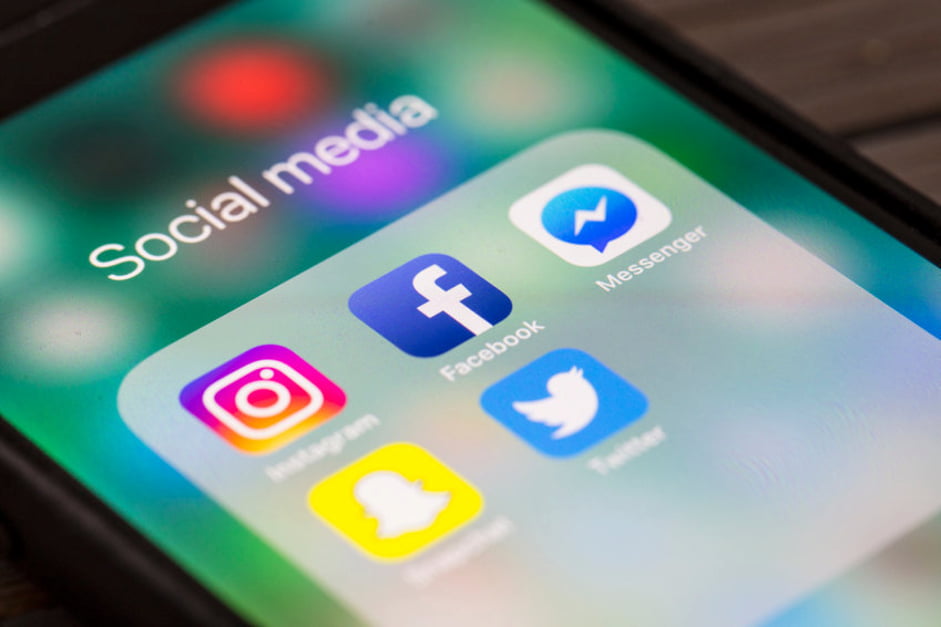 découvrez comment l'intelligence artificielle transforme les réseaux sociaux et le e-commerce : personnalisation, analyse des données et nouvelles stratégies pour booster vos ventes en ligne.
