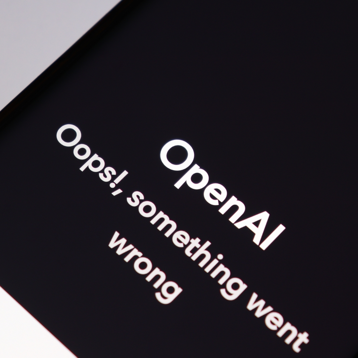 découvrez comment openai révolutionne l'intelligence artificielle avec chatgpt malgré un déficit financier de 12 milliards, démontrant innovation et résilience.