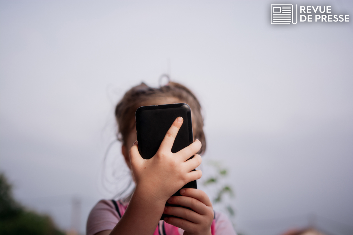 loi restreignant réseaux sociaux aux moins de 15 ans découvrez la nouvelle loi limitant l'accès aux réseaux sociaux aux moins de 15 ans pour protéger les jeunes utilisateurs.